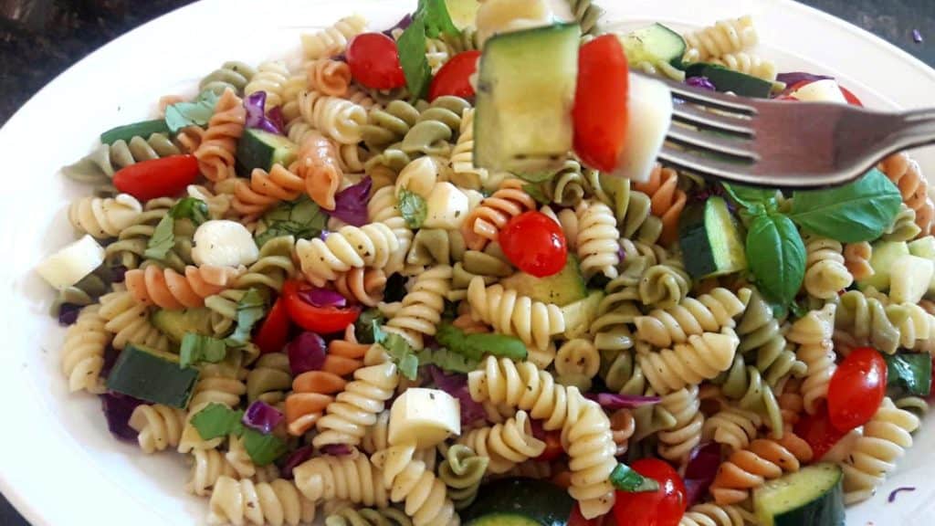 Italian Pasta Salad made with pasta, summer veggies and fresh herbs. Perfect side dish for bbq or potluck , this salad is easy and healthy.