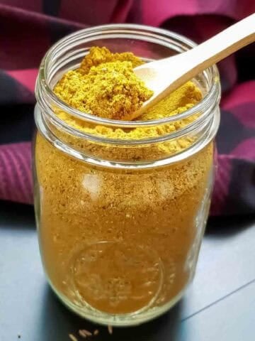 Caffeine-free herbal immunity tea made with whole Indian spices.