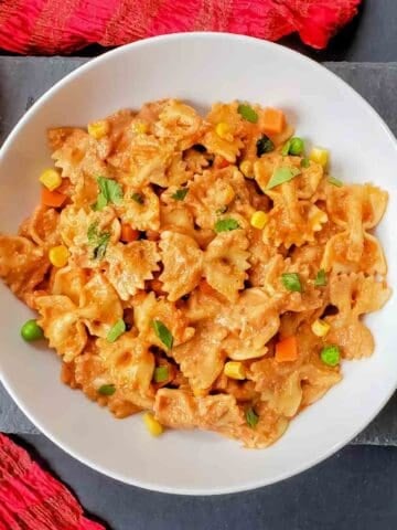 Indian Italian fusion Makhani Masala Pasta in creamy tomato sauce.