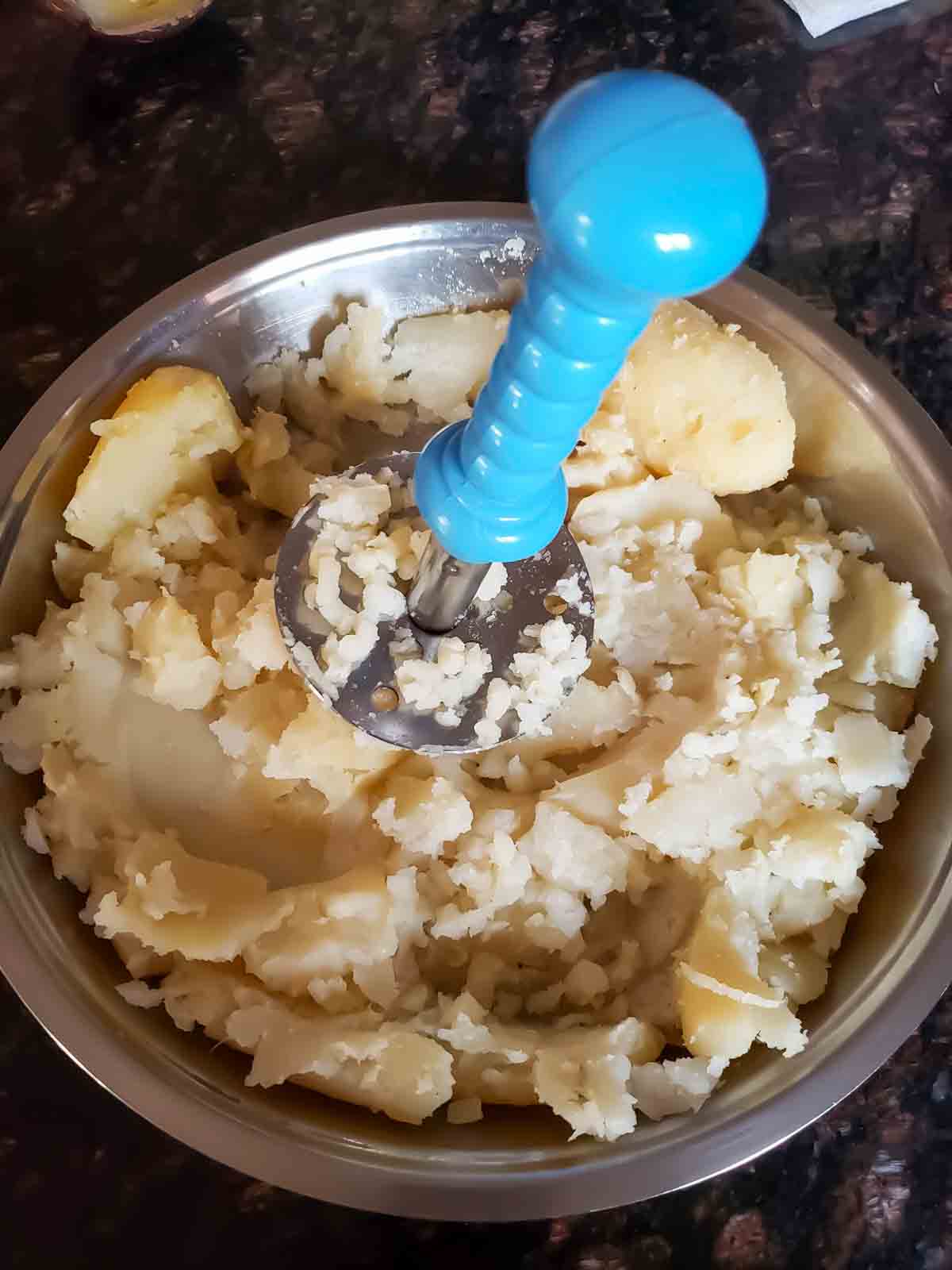 Step one of making boiled mashed potatoes.