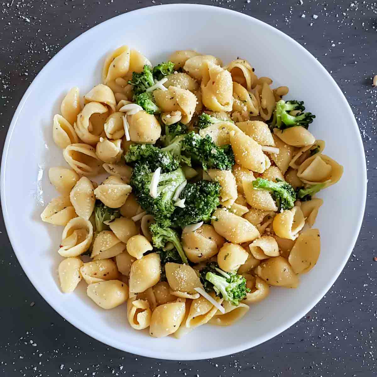 Banza Chickpea pasta with broccoli is served for low carb, high protein meals. This vegan and gluten-free pasta recipe is full of clean eating ingredients.