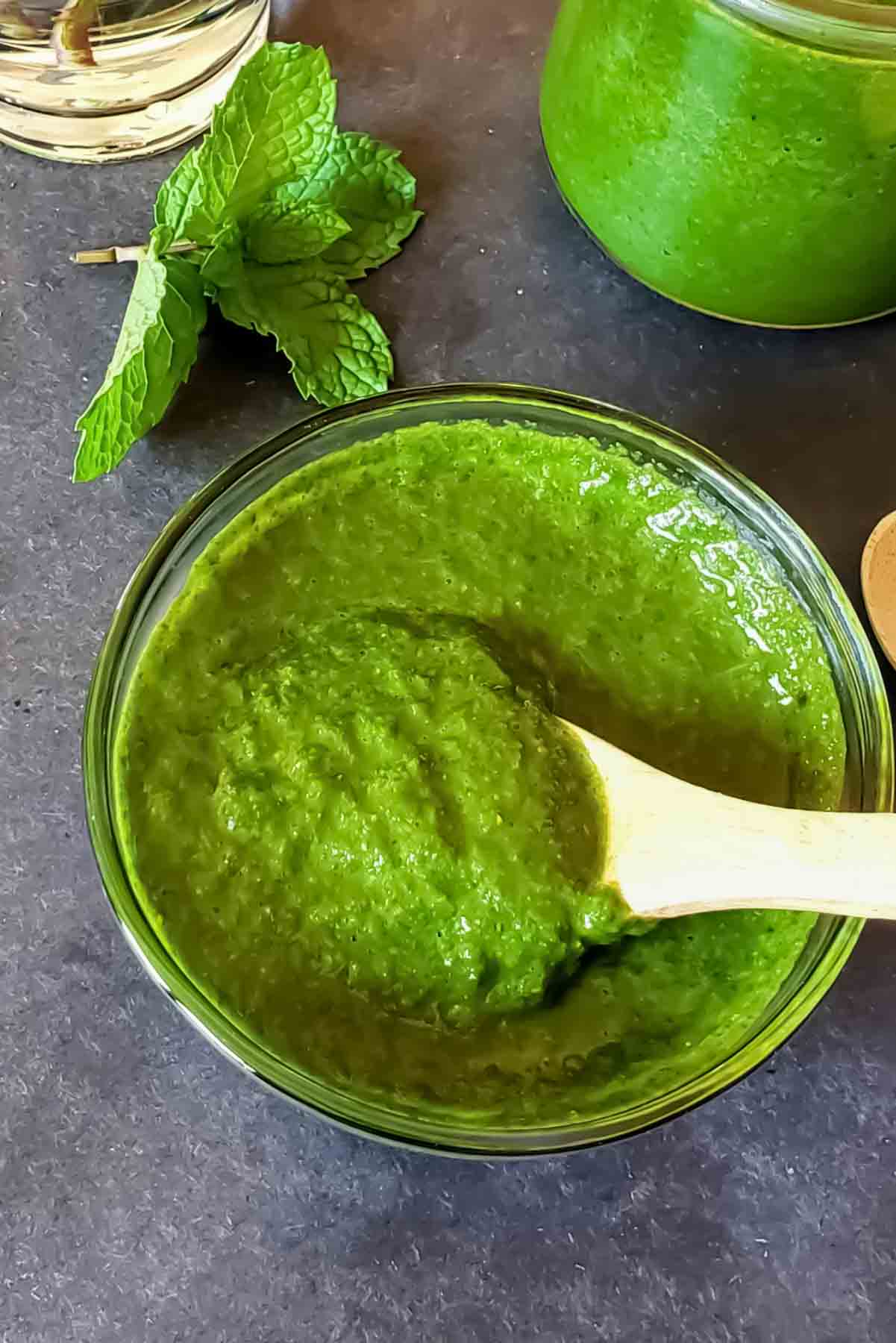 Smoothly ground Indian green chutney made with cilantro and mint.