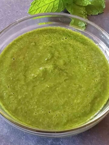 Cilantro Mint Chutney which is 5-minute homemade Indian Green Chutney served in a bowl for Samosa dipping sauce.
