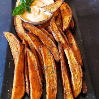 Sweet potato wedges air fryer served with spicy dip.