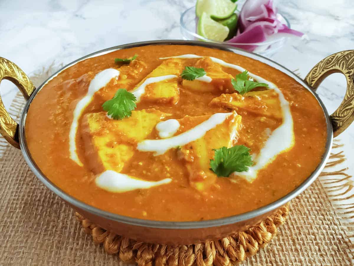 A close up image showing rich and velvety creamy shahi paneer.