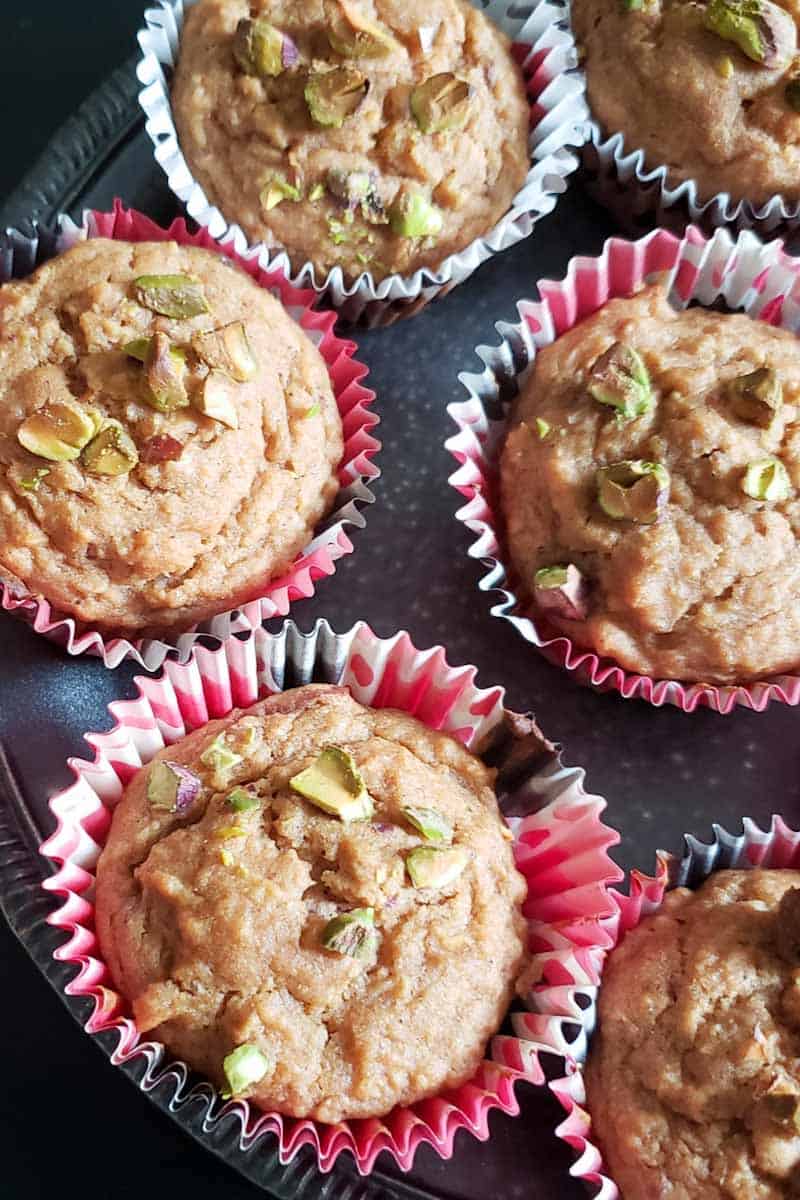 Light and soft texture of apple muffins made with vanilla and cinnamon.
