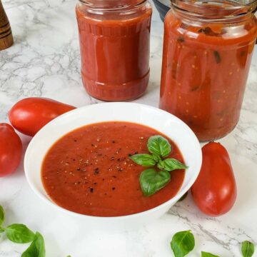 Instant Pot marinara sauce in a bowl served as a dipping sauce.
