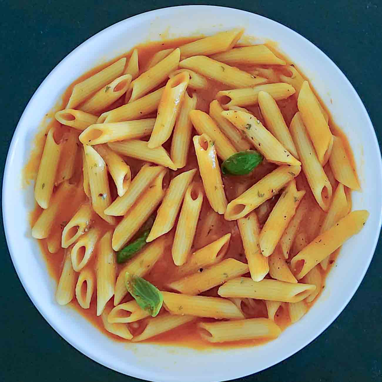 6-ingredient Pasta dinner with creamy roasted red pepper sauce.
