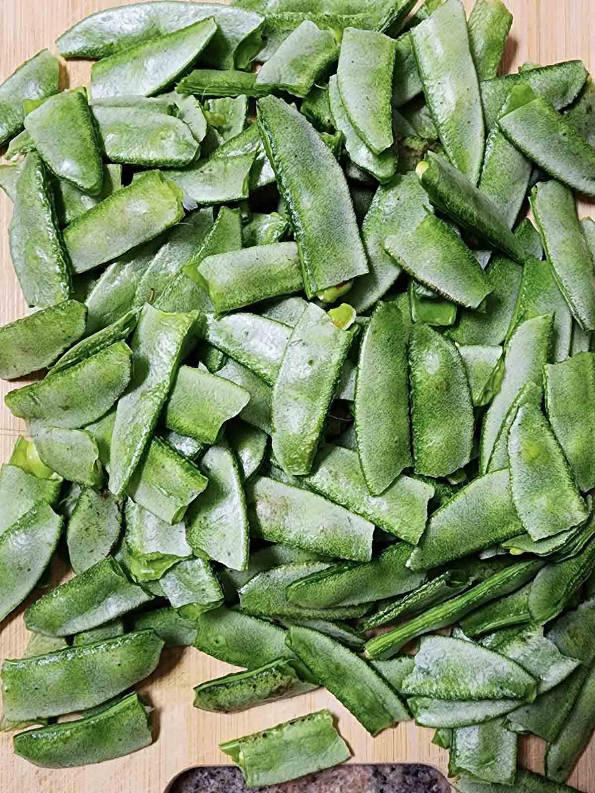Chopped the papdi, surti papdi, val papdi or flat green beans.