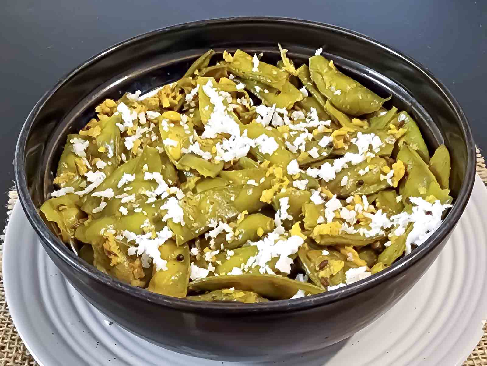 The papdi bhaji made with surti papdi, val papdi or flat green beans served with garnishes.