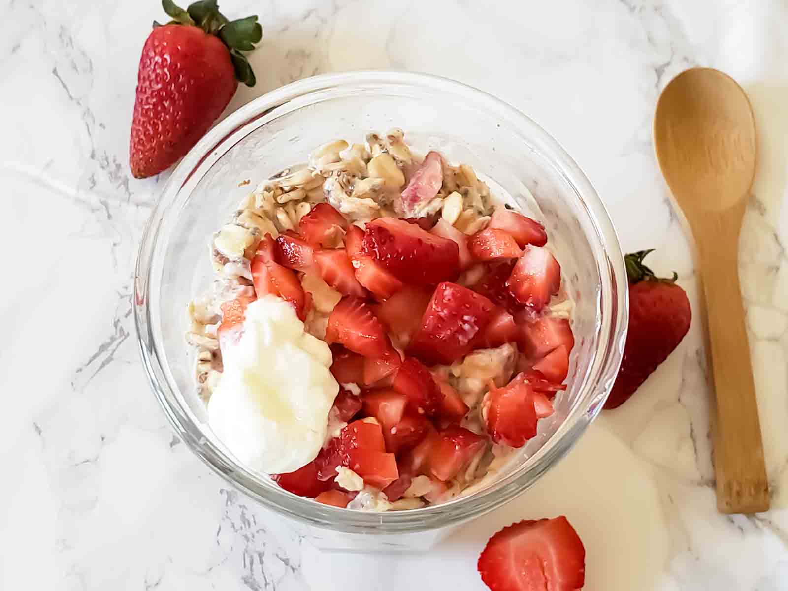 How to make Strawberries and cream overnight oats with chia seeds and Greek Yogurt. 