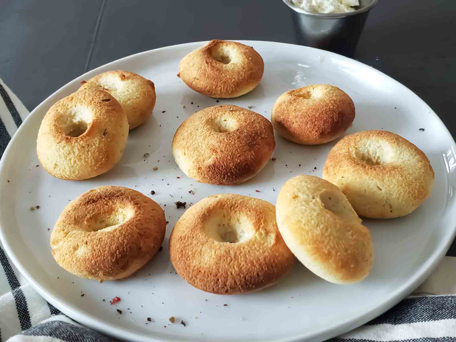 A plate full of jeera puri bagel bites made with just 2 ingredients.