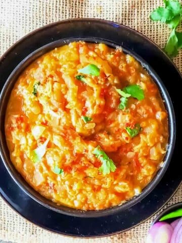 Smoky baingan bharta made in airfryer with earthy Indian spices.
