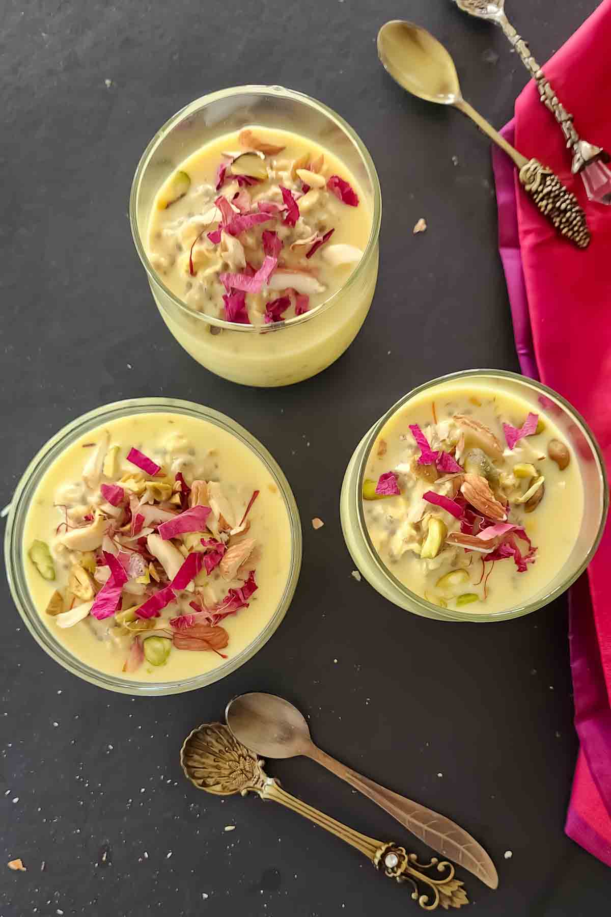 Kheer Overnight Oats Fusion Recipe- Indian dessert inspired overnight oats with saffron, cardamom, almonds and pistachios.