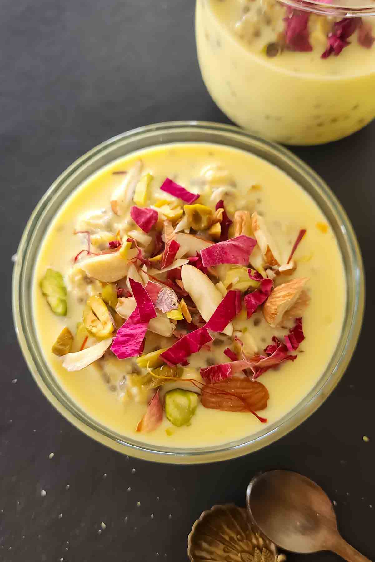 Kheer Overnight Oats - Creamy Indian inspired overnight oats.